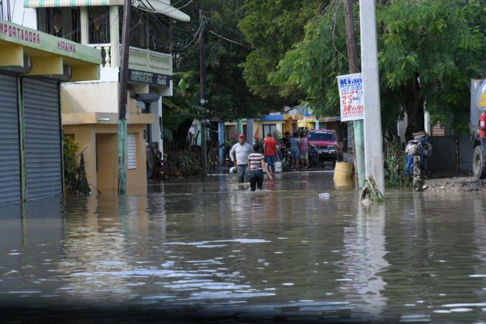 Las autoridades mantienen alertas por inundaciones urbanas. 