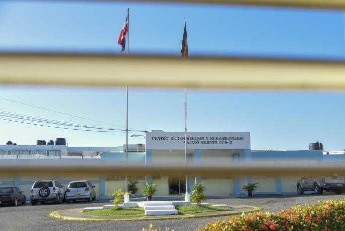 Vista frontal de la cárcel Najayo Mujeres.