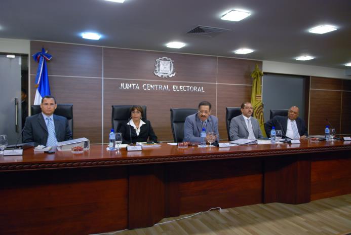 Cuatro de los actuales miembros de la Junta Central Electoral aspiran a volver a integrar el Pleno del organismo comicial.