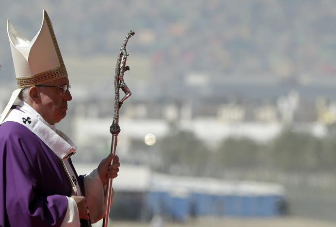 El papa Francisco mientras celebra la misa en en Ecatepec.