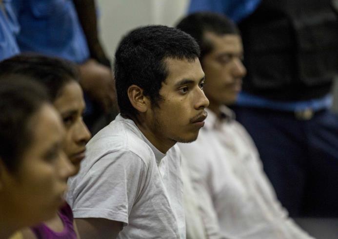 El pastor nicaragüense Pedro Rocha Romero (c), es acusado de secuestro simple y asesinato durante una audiencia hoy, jueves 02 de marzo de 2017, en Managua. 