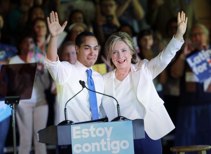 Julian Castro y Hillary Clinton