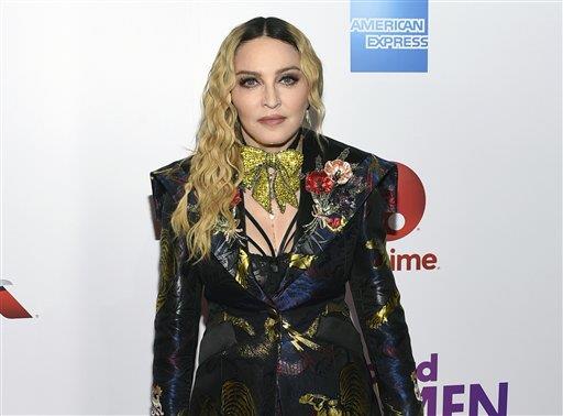 Madonna participa en la décimo primer celebración de Billboard Mujeres en la Música el viernes 9 de diciembre del 2016 en Pier 36 en Nueva York. El evento será transmitido el 12 de diciembre por Lifetime. 
