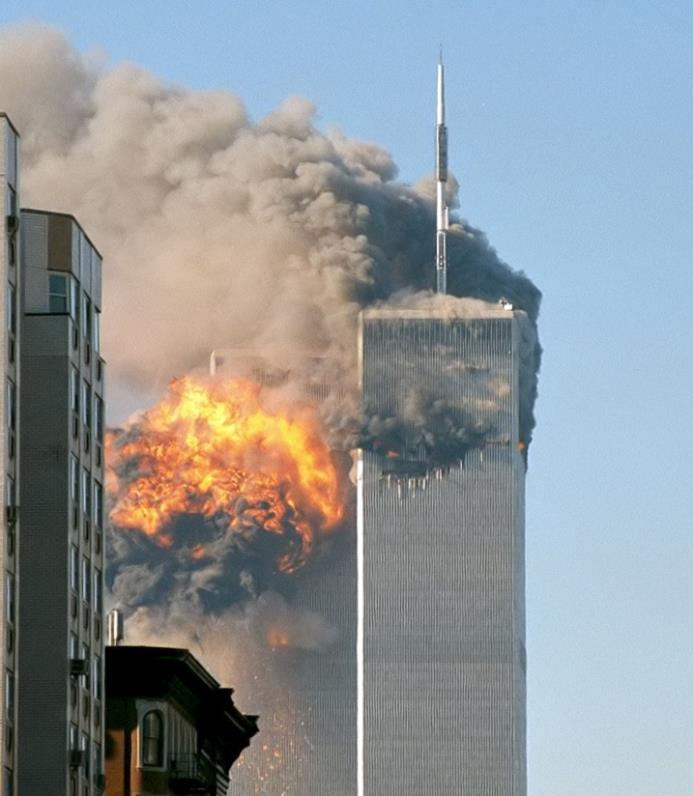 Momento del segundo impacto contra la Torre Sur del World Trade Center en la mañana del 11 de septiembre de 2001.