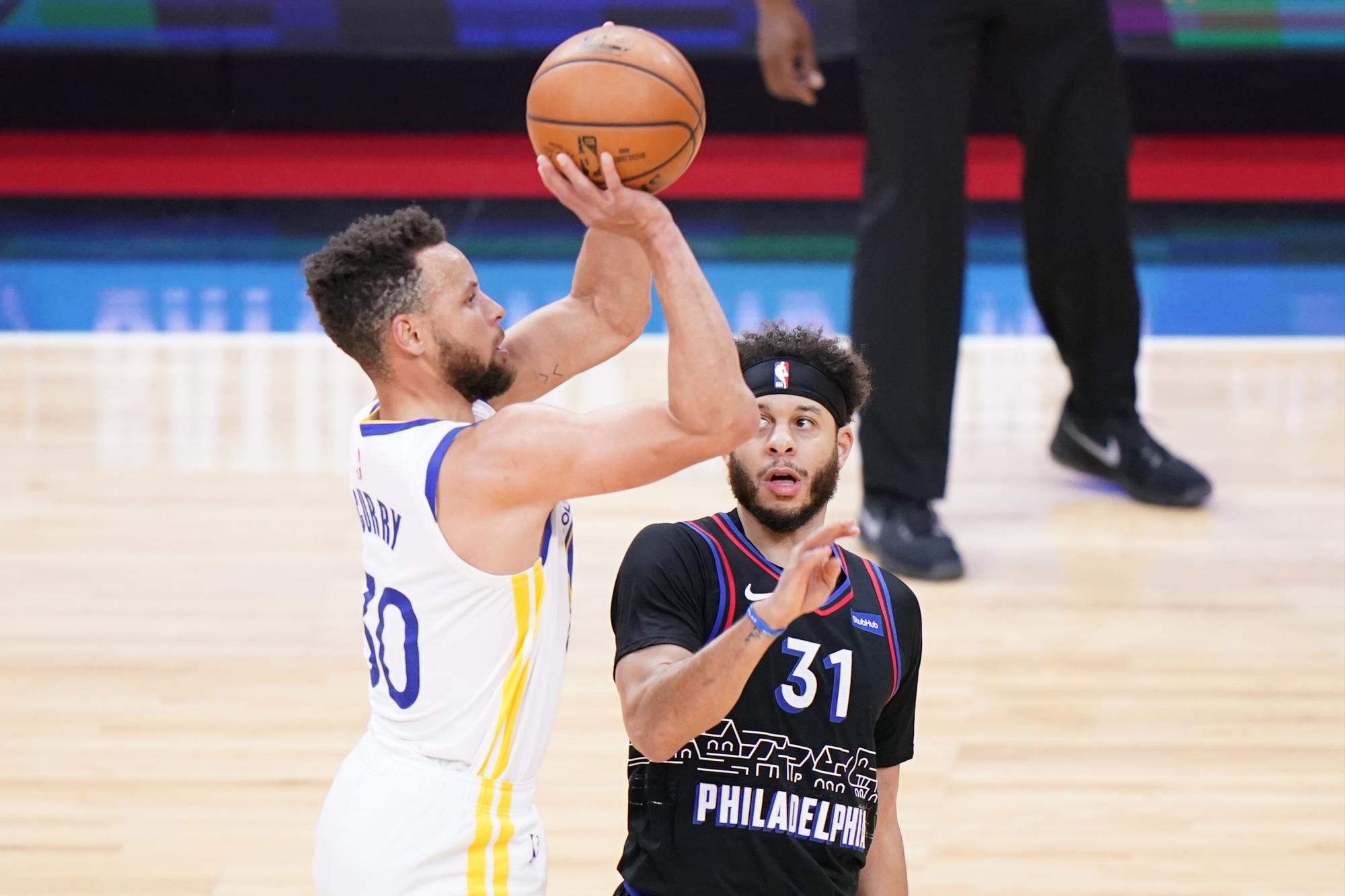 Stephen Curry supermarket Kobe Bryant en Warriors superan a 76ers