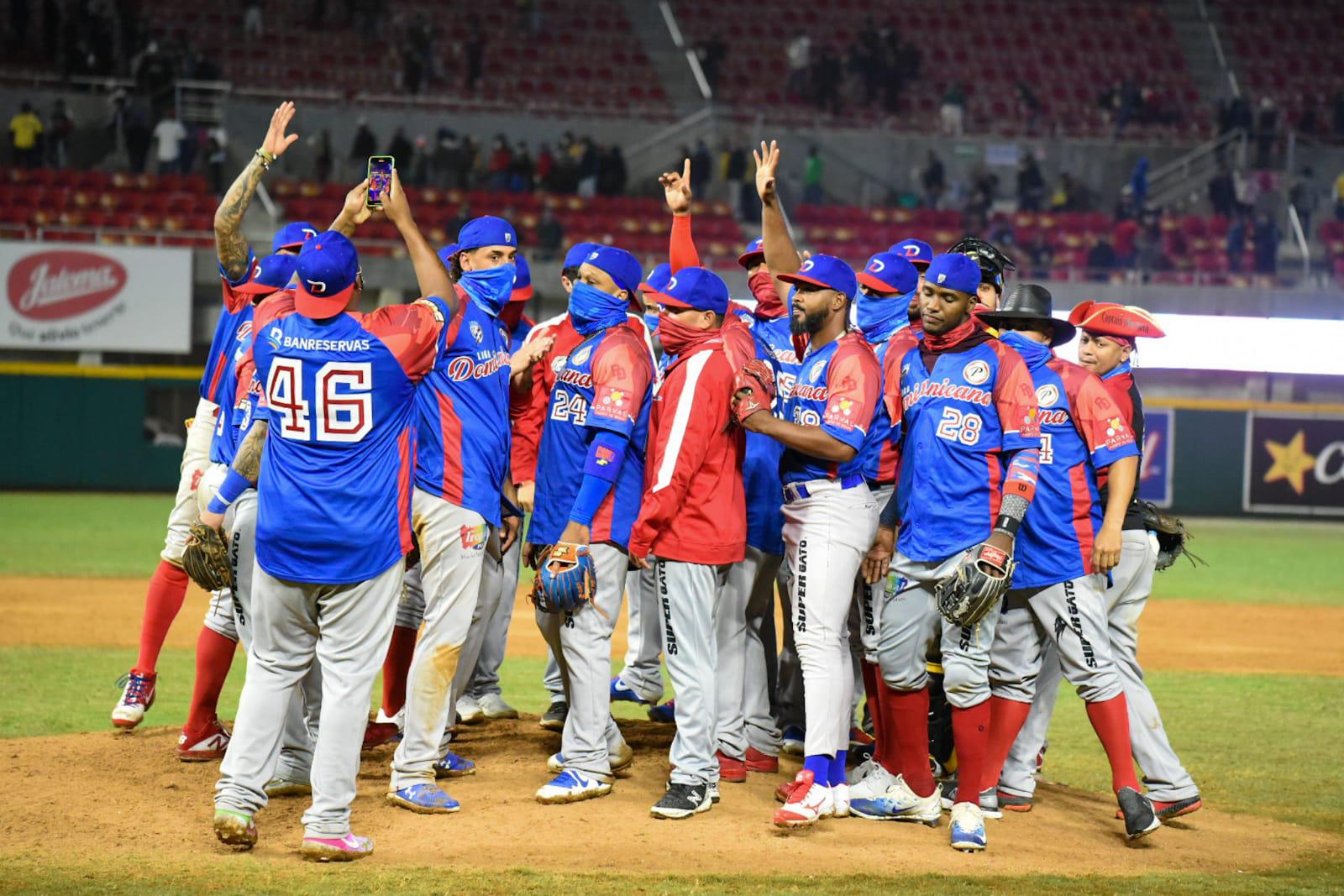 César Valdez wins the second Dominican victory in the Caribbean Series