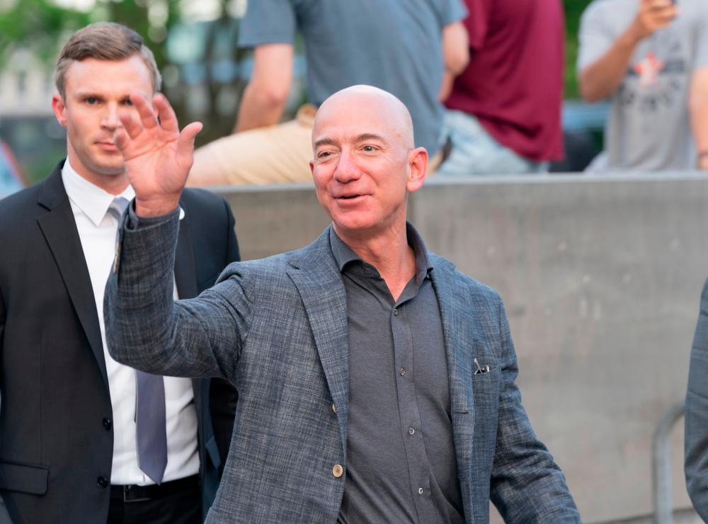 The 3 questions Jeff Bezos had about signing an employee
