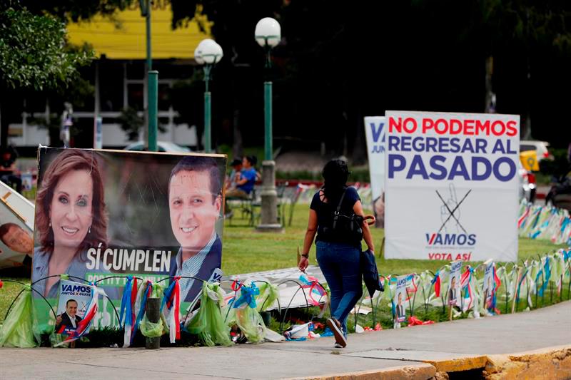 Resultado de imagen para Abren los colegios electorales de Guatemala para elegir al futuro presidente