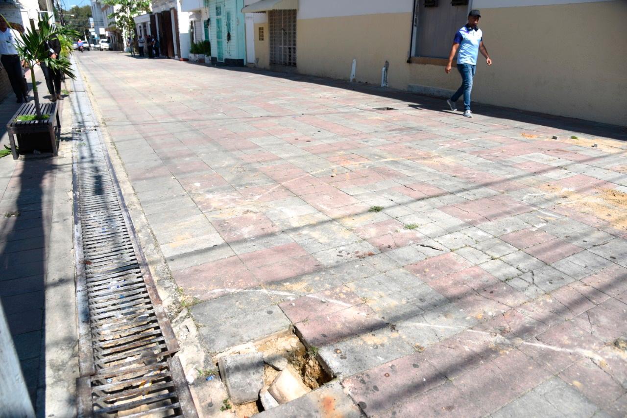 Resultado de imagen para fotos de la destrucción del bulevar de la calle, benito moncion frente a casa de arte en santiago