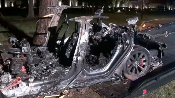 The Tesla car accident “without anyone behind the wheel” leaves two dead in the US