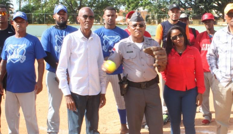 Los Padres triunfan en softbol navideño de San Cristóbal - Diario Libre