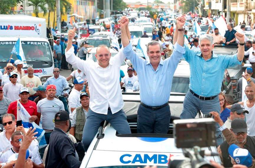 Resultado de imagen para Luis Abinader encabeza caravana de apoyo a candidatos municipales en Santiago