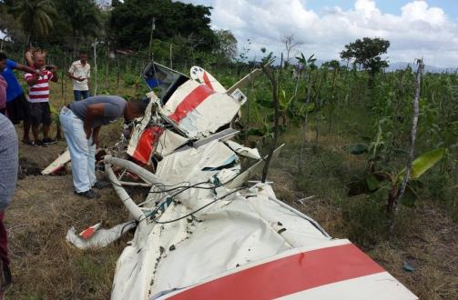 Se estrella avioneta y muere piloto en Villa Tapia 