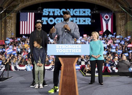Hillary Clinton hace campaña en Cleveland con LeBron James 