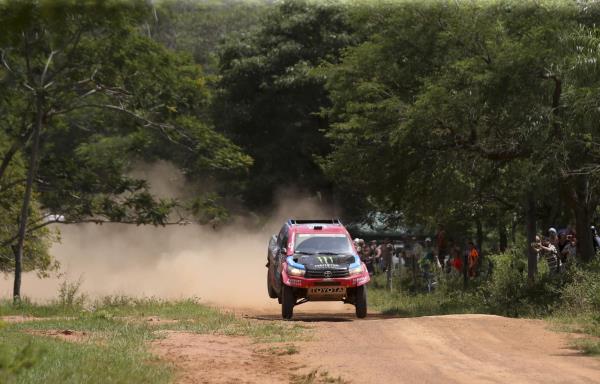 Catarí Al-Attiyah gana primera etapa en autos del Rally Dakar