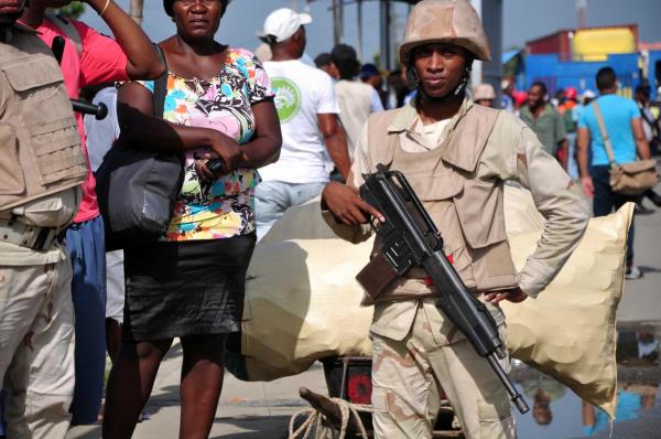 Refuerzan la seguridad en la frontera por fuga de reos en Haití