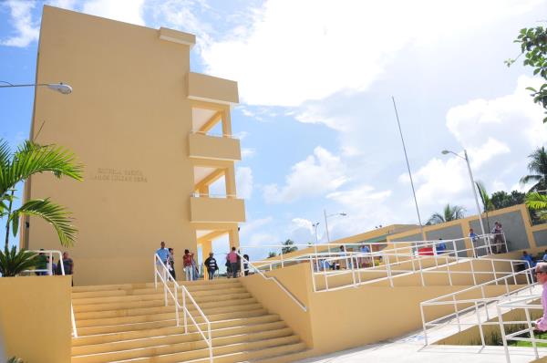 Presidente Medina inaugura escuela y estancia infantil en Santo Domingo Oeste