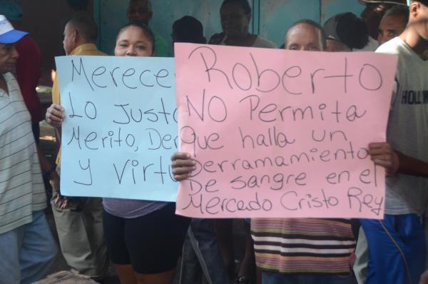 Vendedores del mercado de Cristo Rey paran labores en protesta por reubicación