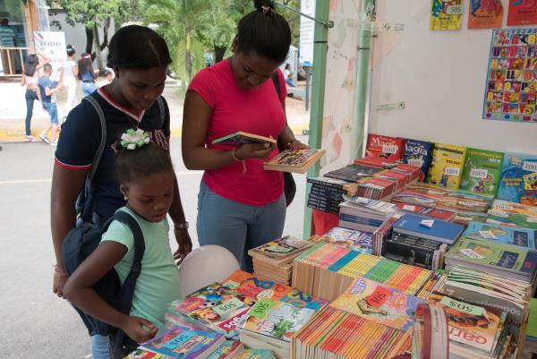 Pocas ventas y visitantes en el último fin de semana de la Feria del Libro