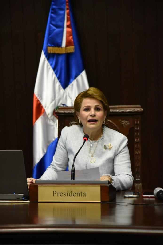 La presidenta de la Cámara de Diputados, Lucía Medina, se despidió de sus homólogos durante la sesión de este martes 25 de julio de 2017, por lo que no optaría por continuar dirigiendo ese hemiciclo.