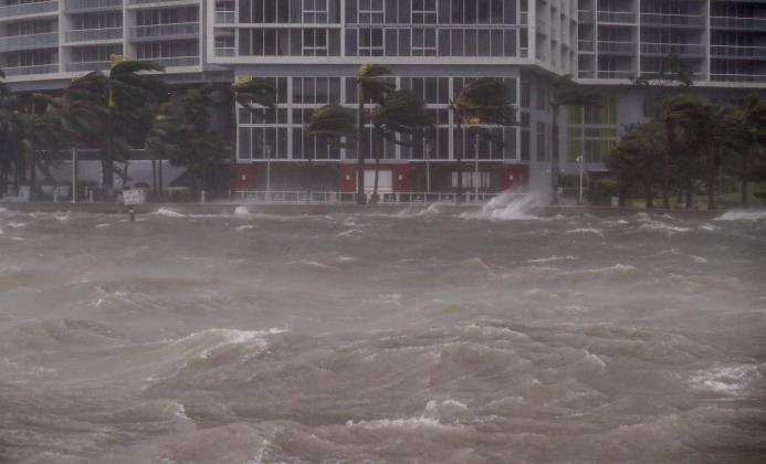 Una de las calles de Florida inundadas. 