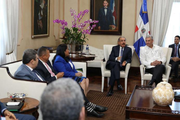 El presidente Danilo Medina y el ministro de Obras Públicas y Comunicaciones.