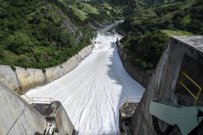 La presa de Tavera fue desaguada para bajar su nivel. 