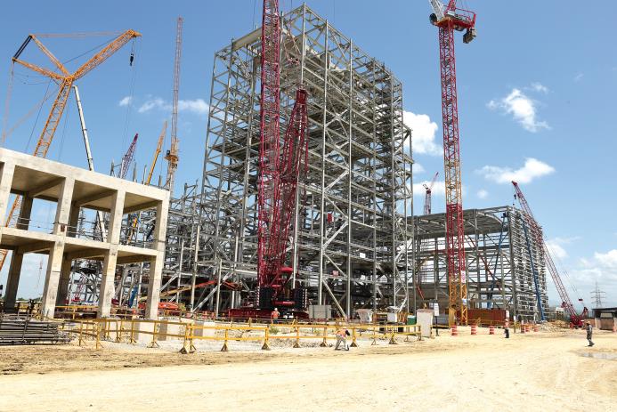 El Gobierno de Danilo Medina está entrampado con la construcción de la planta de Punta Catalina y el negocio con Brasil.