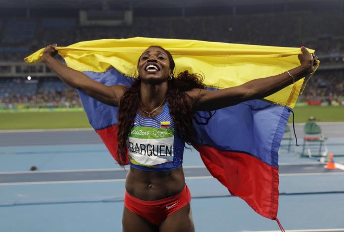 Caterine Ibargüen celebra luego de ganar el oro en triple salto en los Juegos Olímpicos de Río de Janeiro el pasado 14 de agosto de 2016.