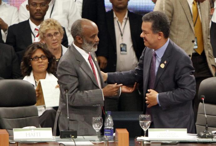 Préval y Fernández durante la cumbre "Haití: Solidaridad más allá de la Crisis" en Punta Cana en el 2010.