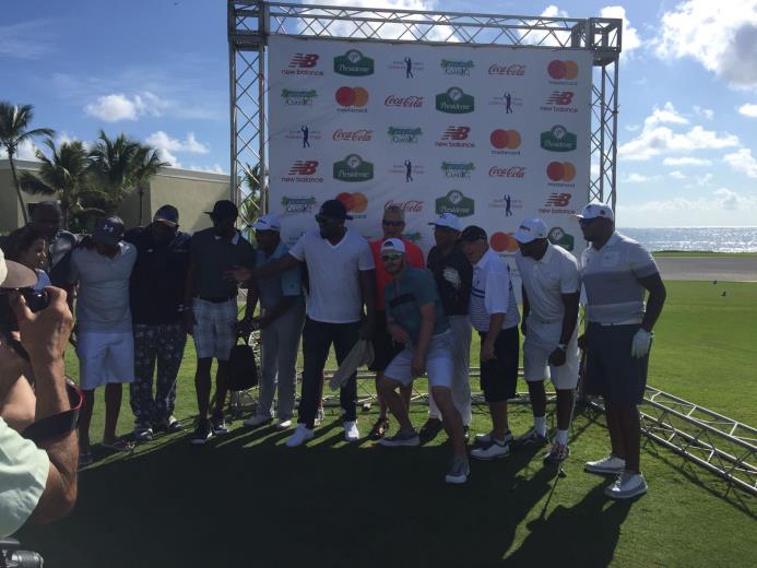 En la imagen David Ortiz junto a varios de los participantes en el Clásico de Golf de Celebridades.