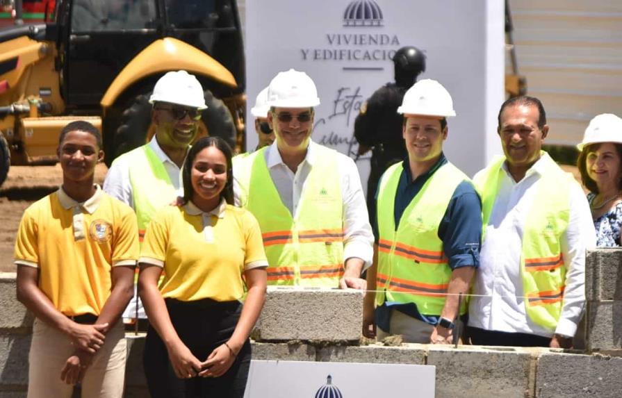 Presidente inicia construcción de centro de la UASD en Santiago Rodríguez