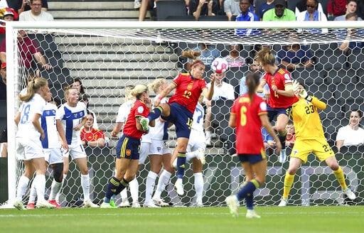 España golea a Finlandia en Eurocopa femenina