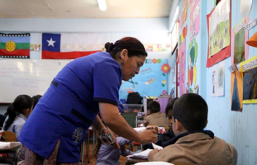 Chile lucha por retomar la presencialidad escolar