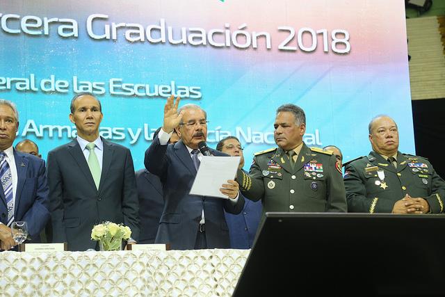 Presidente Medina encabeza graduación de más de 30 mil técnicos de Escuelas Vocacionales FF. AA. y PN