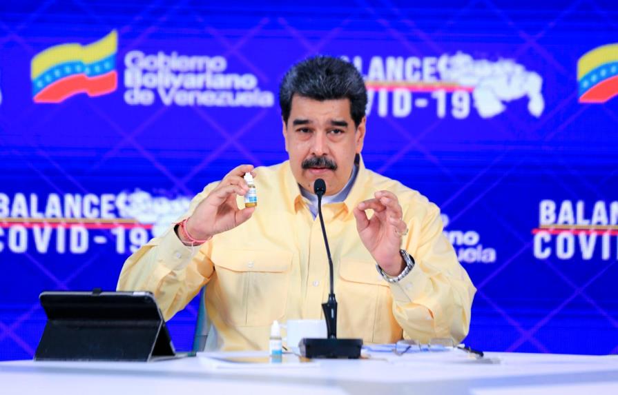 Maduro presenta unas gotas “milagrosas” que “neutralizan” el coronavirus