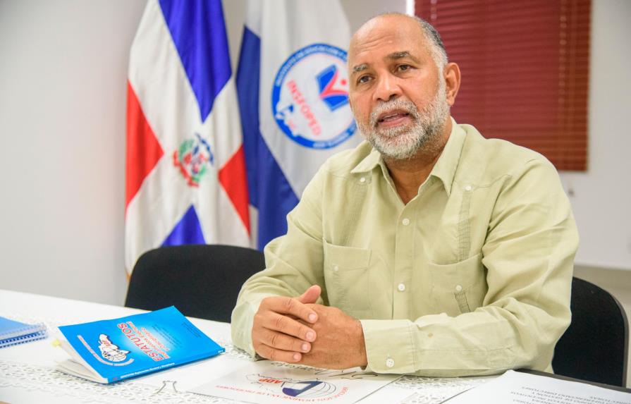 Eduardo Hidalgo: “Si yo fuera el ministro, daría tiempo a que esta directiva se instale y participe en el concurso”
