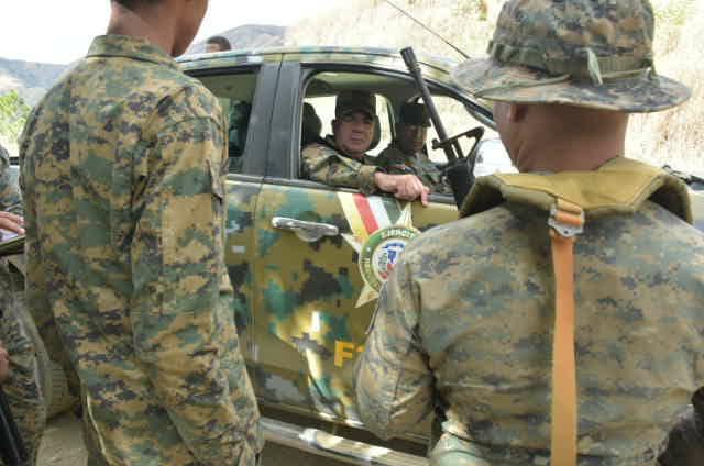 Jefe del Ejército supervisa labor de soldados en la frontera