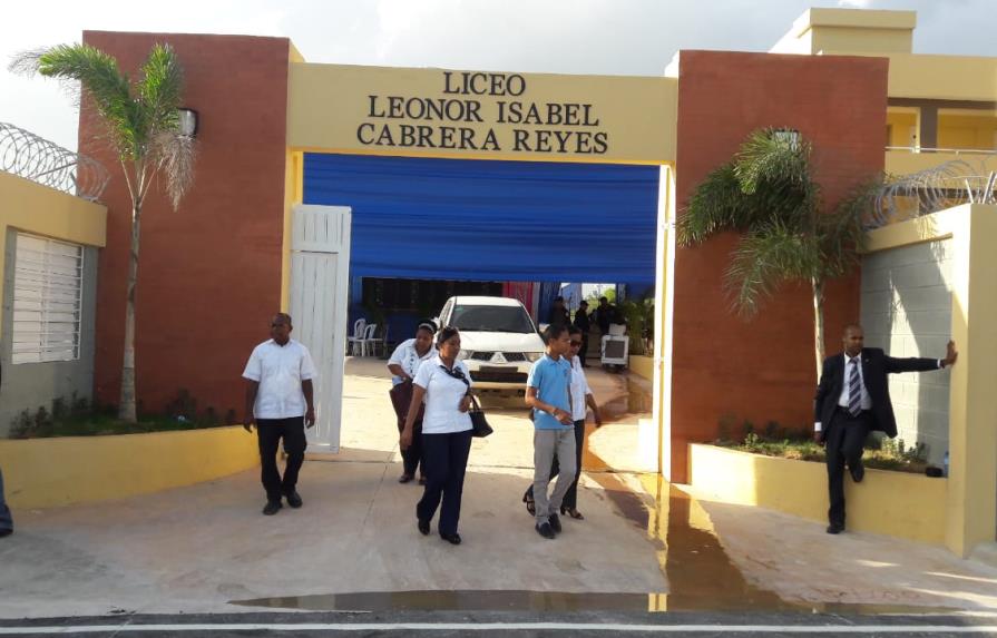Danilo inaugura tres centros educativos en La Romana