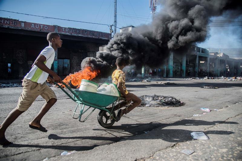 Haití vive segundo día de huelga de transporte tras violentas protestas