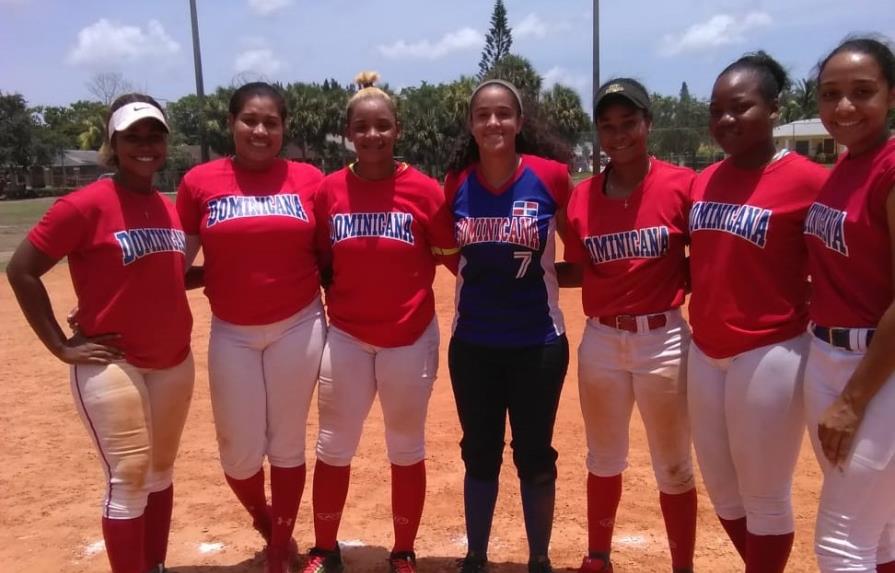 Selección femenina de mayores lleva 5 triunfos en sóftbol en La Florida