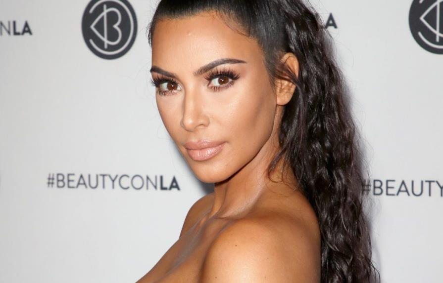 Kim Kardashian preocupada por residuos plásticos en costas de Santo Domingo 