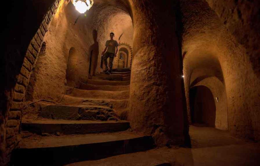 En Armenia, un laberinto excavado por un hombre “guiado por el cielo” atrae turistas