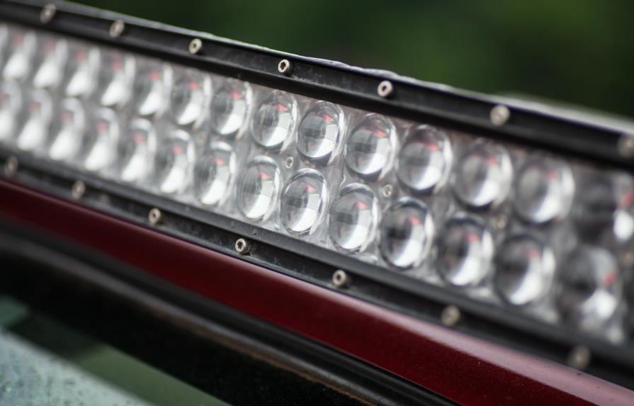 INTRANT prohíbe uso de luces de LED en vehículos