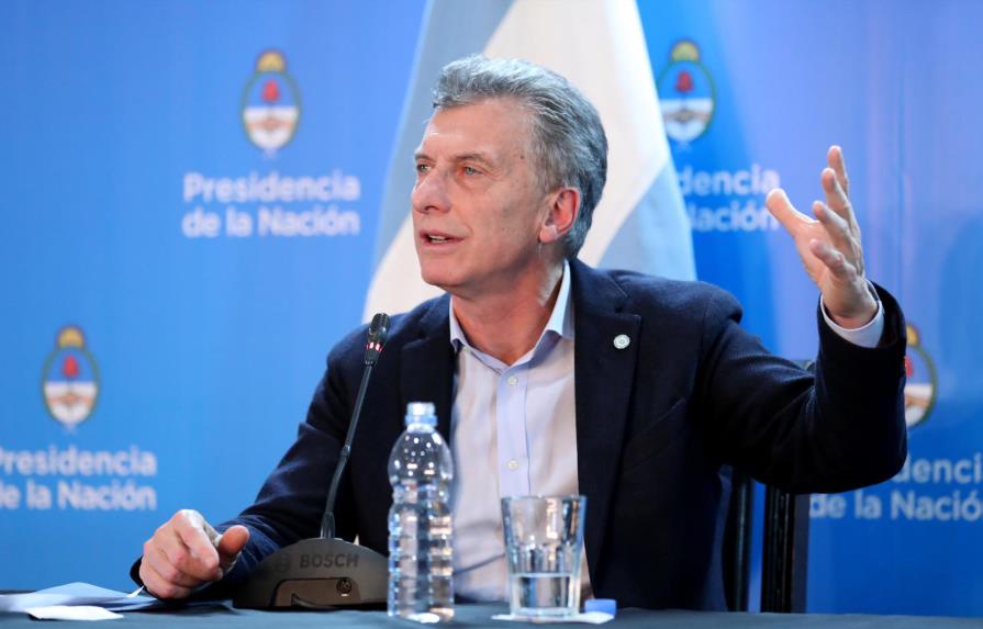Macri anuncia reducción de gabinete y más impuestos