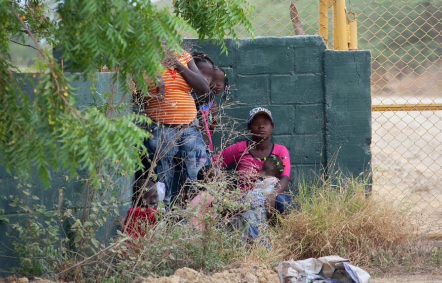 Las manos que abren la puerta al tráfico de haitianos