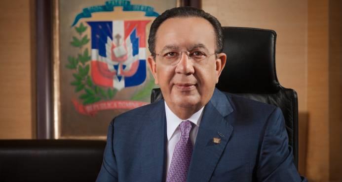 Presidente confirma a Héctor Valdez Albizu como gobernador del Banco Central 