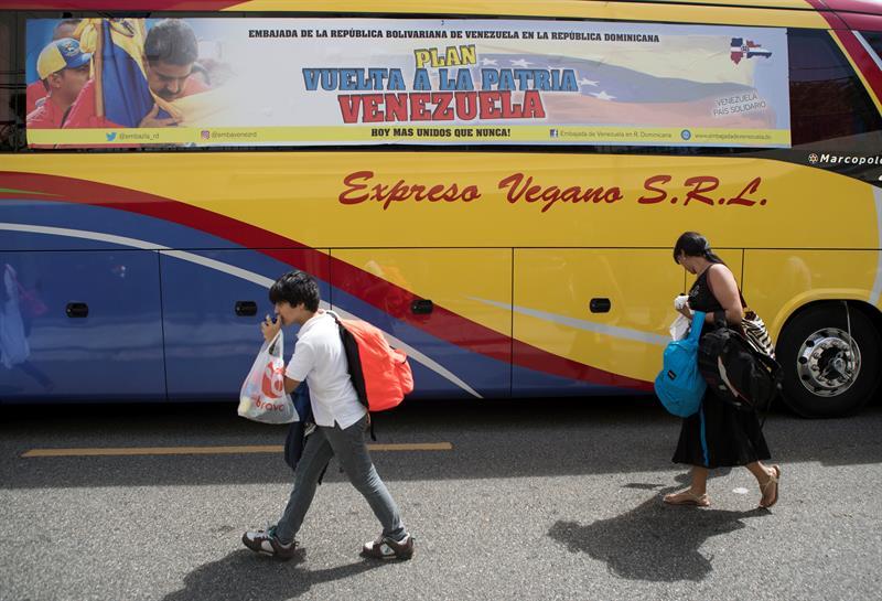 Un grupo de venezolanos retorna a su país desde República Dominicana