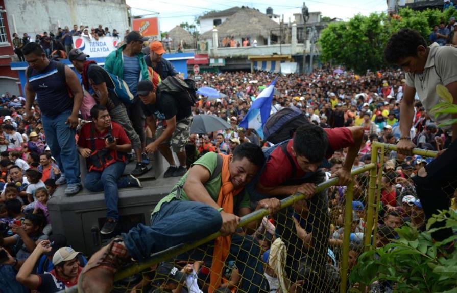 Migrantes alcanzan frontera mexicana con esperanza de seguir