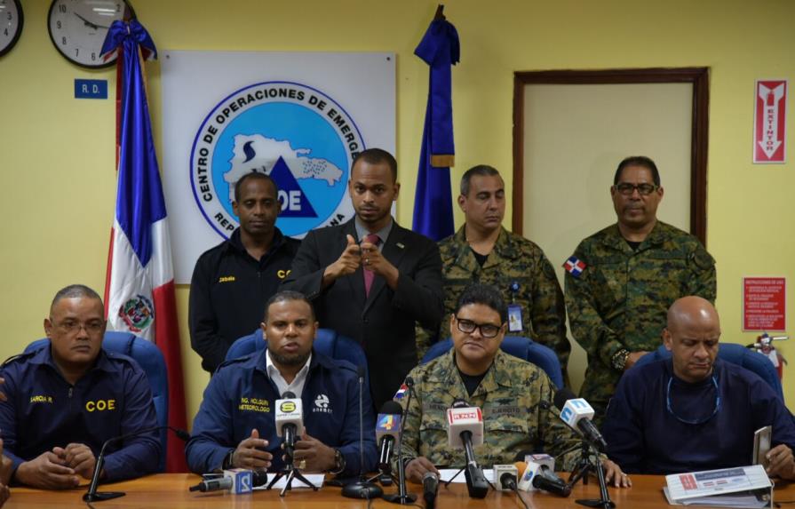 El COE mantiene ocho provincias en alerta roja por posible paso del huracán María